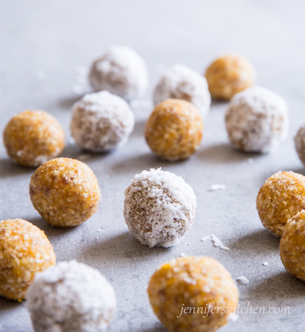 Apricot Fig Bliss Balls {Energy Bites Recipe} I Cotter Crunch