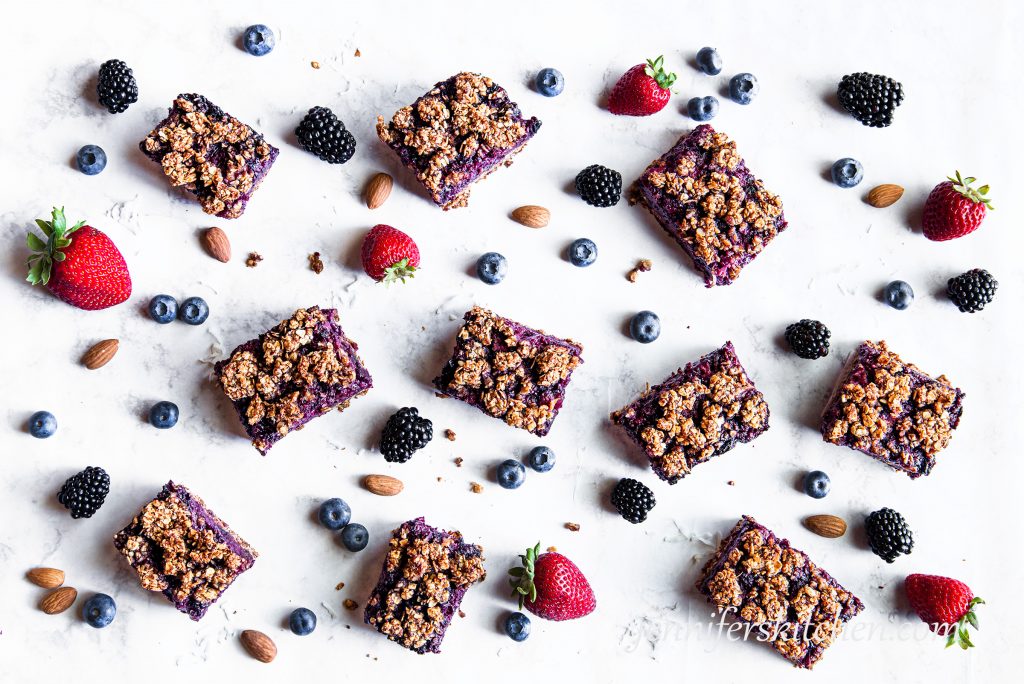 Berry-Breakfast-Bars with berries and nuts