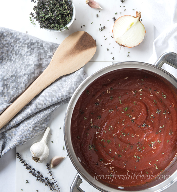 Easy, 1-Pot, 7-Ingredient Marinara Sauce