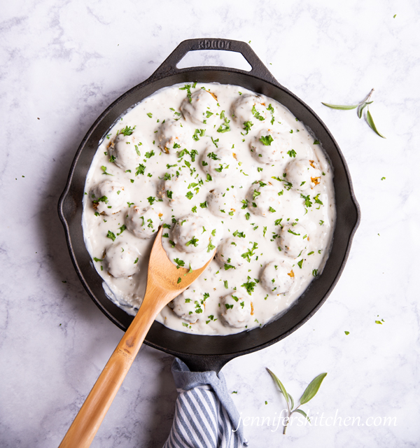 https://jenniferskitchen.com/wp-content/uploads/Rice-Balls-with-Herb-Gravy-1.jpg