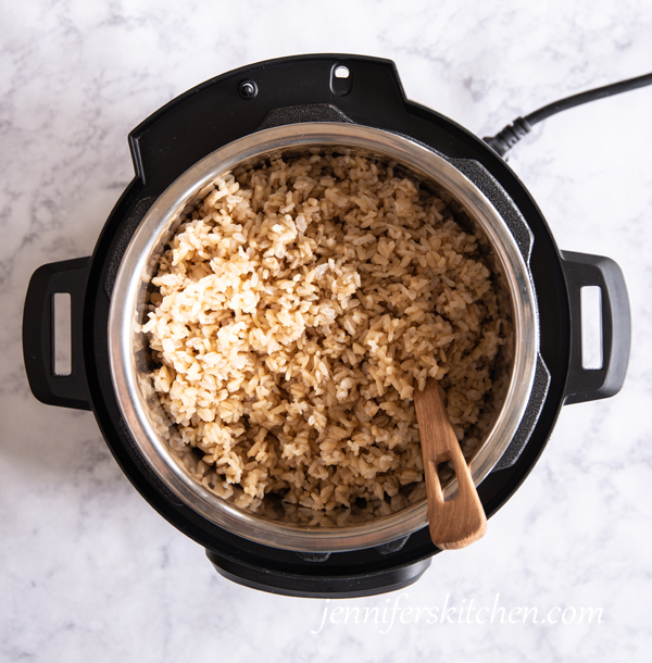 How to Cook Brown Rice in an Instant Pot - JennifersKitchen