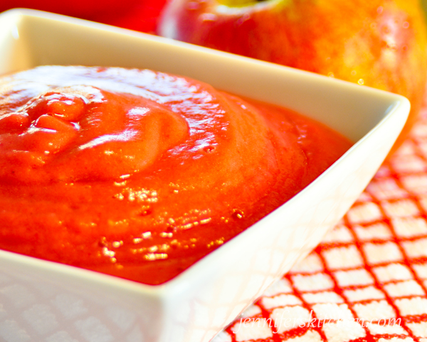 Homemade, High-Fiber, Sugar-Free Strawberry Applesauce
